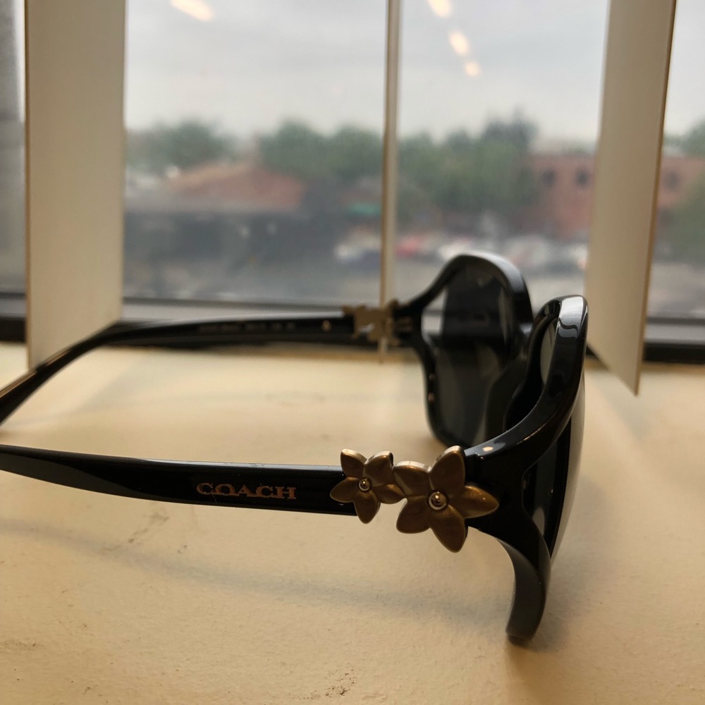 Brand new black oversized Coach sunglasses - Picture 3 of 5